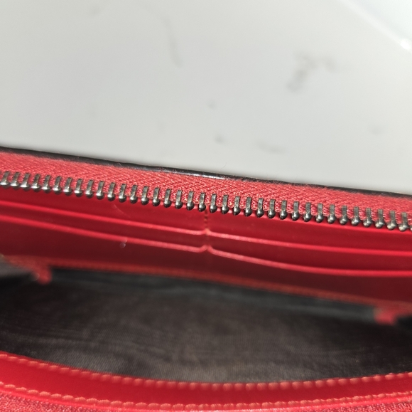 Gucci Guccissima Zip Around Wallet - Picture 2 of 16